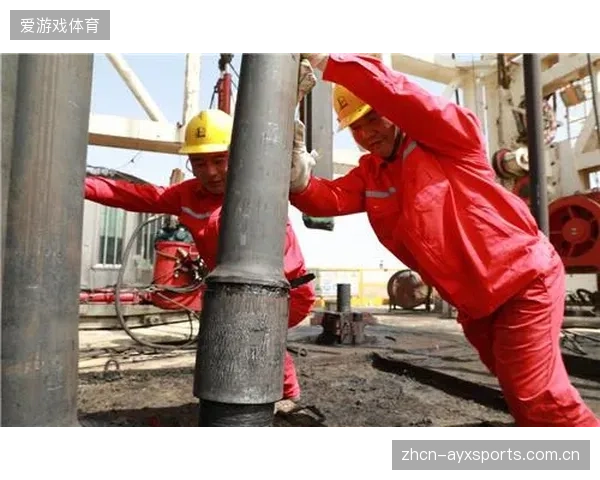 教练组在训练中模拟高温下的落后局面，旨在锤炼球员在极端生理和心理压力下的意志力。